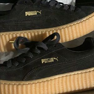 Live pictures of black suede creepers .